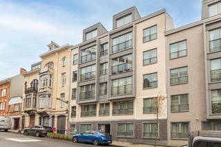 Discover this move-in-ready two-bedroom apartment located on the first floor of a well-maintained building in Ixelles. This bright apartment...