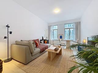 Energiezuinnig appartement  gelegen tussen de Nationalestraat en het St. Andriesplein.  Het kleine gebouw, zonder lift, werd in 2024/5 gerenoveerd...