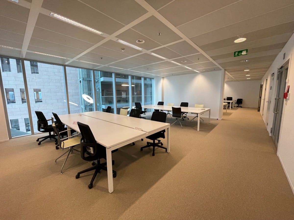  Gemeubelde kantoren (1.005 m²) te huur bij op- &amp; afrit E17/E40 - foto 4