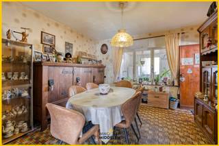 Immo Van Middelem verkoopt deze te renoveren charmante open bebouwing van +/- 110 m2 met 2 slaapkamers, terras en aangename tuin op een perceel...