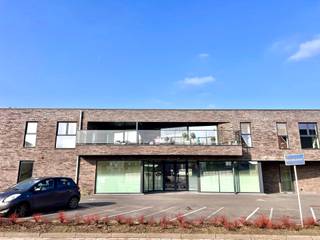 RECENT groot APPARTEMENT met 2 SLK, TERRAS, goedgelegen op wandelafstand van de Leie. PERFECT onderhouden, goed verhuurd aan correcte...