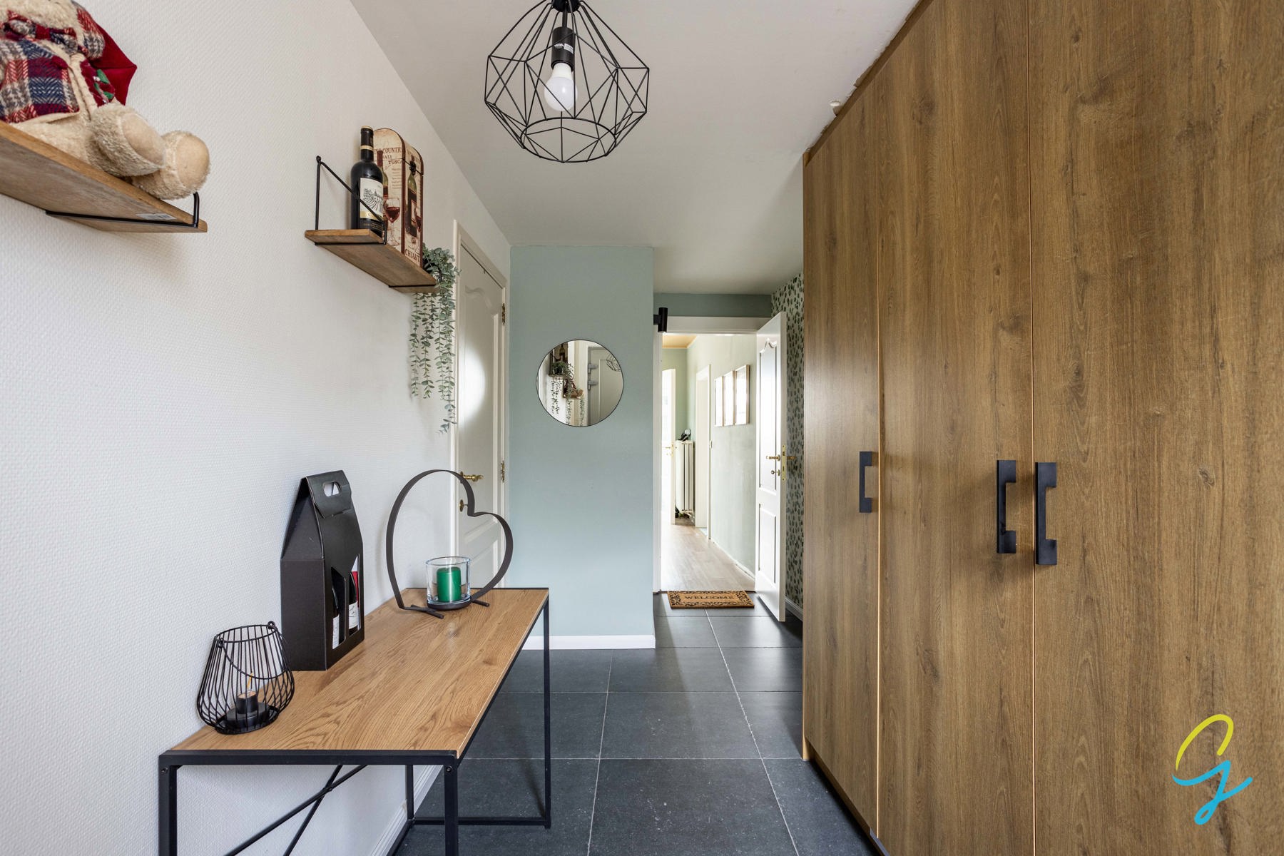 Instapklare woning met achtergelegen carport en parking. - foto 5