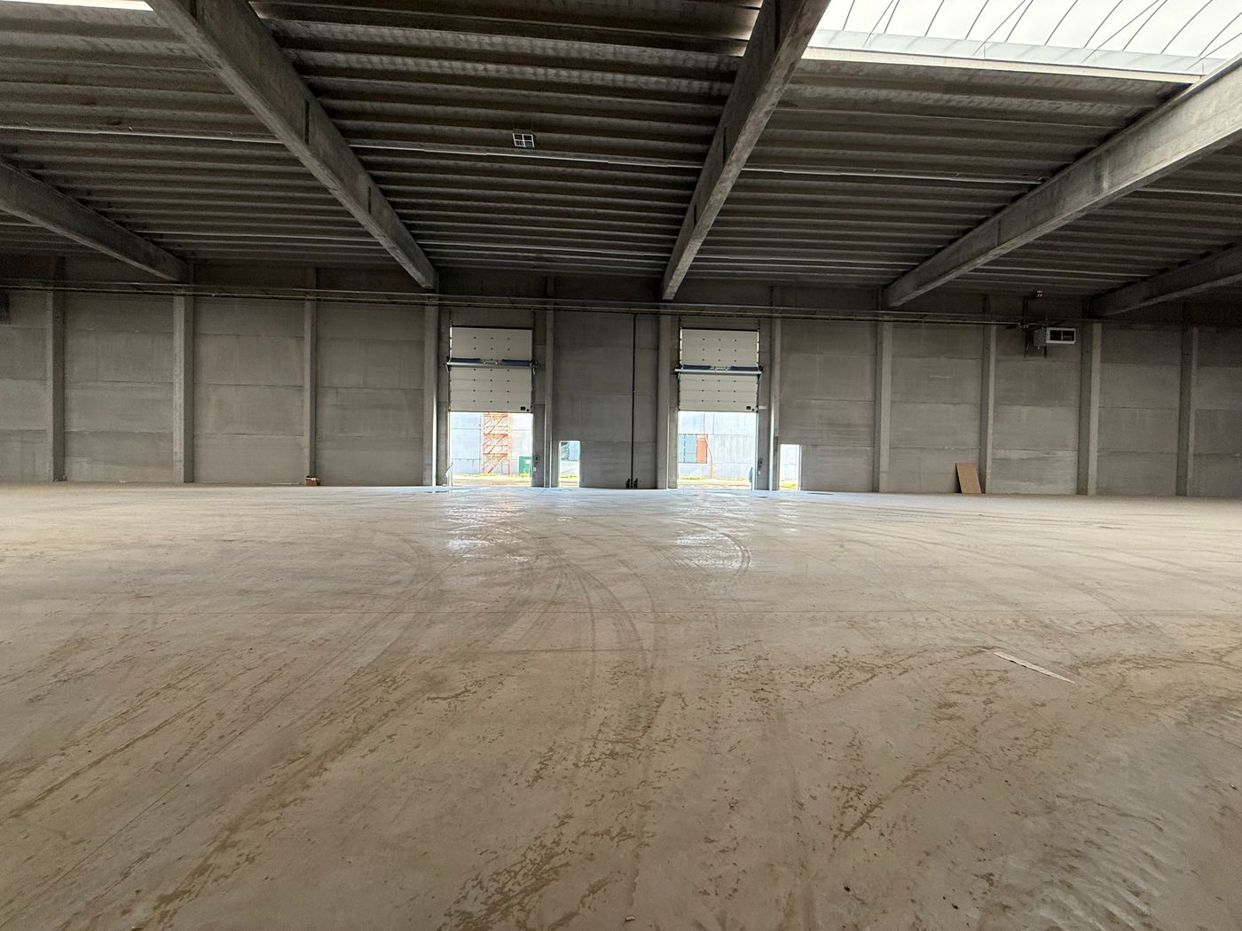Uitstekend gelegen multifunctioneel bedrijfsgebouw met visibiliteit op E17 - foto 5
