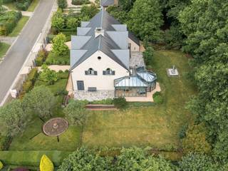 Op een perceel van meer dan 22 are ligt deze klassieke parel. De ligging is uitmuntend, in het residentiële Hoog-Linden, op fietsafstand van...