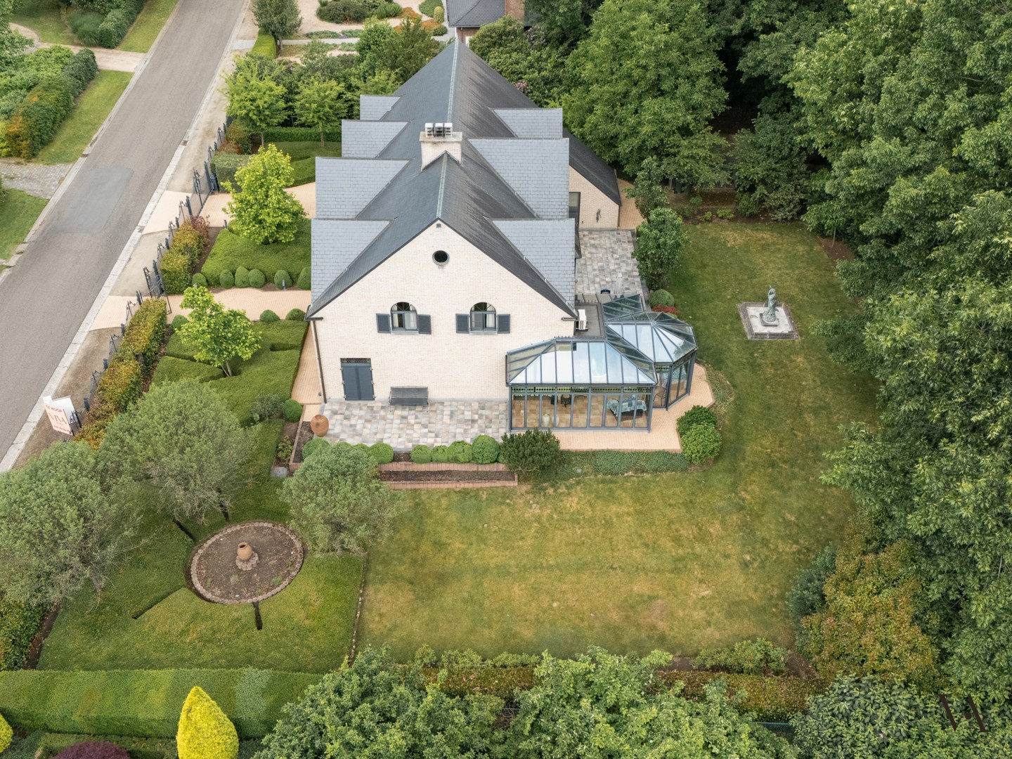 Zeer ruime klassieke villa op prachtig perceel in Hoog-Linden - foto 1