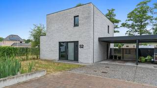 Welkom op de Burgemeester Jan Geritslaan 52, Houthalen.Een moderne, energiezuinige woning uit 2021, gelegen in een kindvriendelijke en groene...