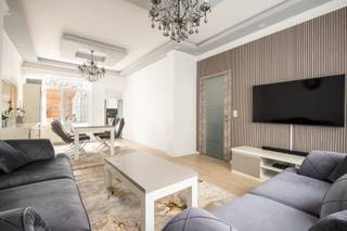 Instapklare gezinswoning in een rustige straat, vlak bij AntwerpenIn deze gerenoveerde woning kan je genieten van een uitzonderlijk rustige ligging...