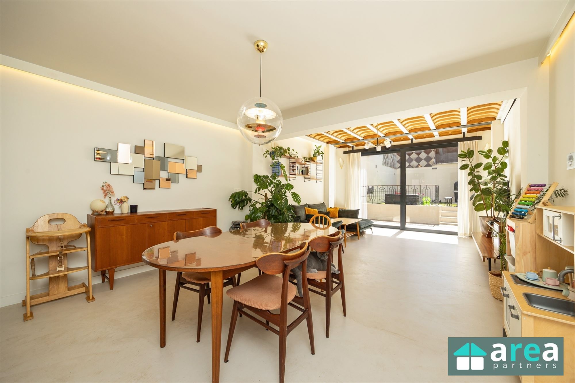 Gerenoveerde energiezuinige woning met 4 slpk en tuin! - foto 4