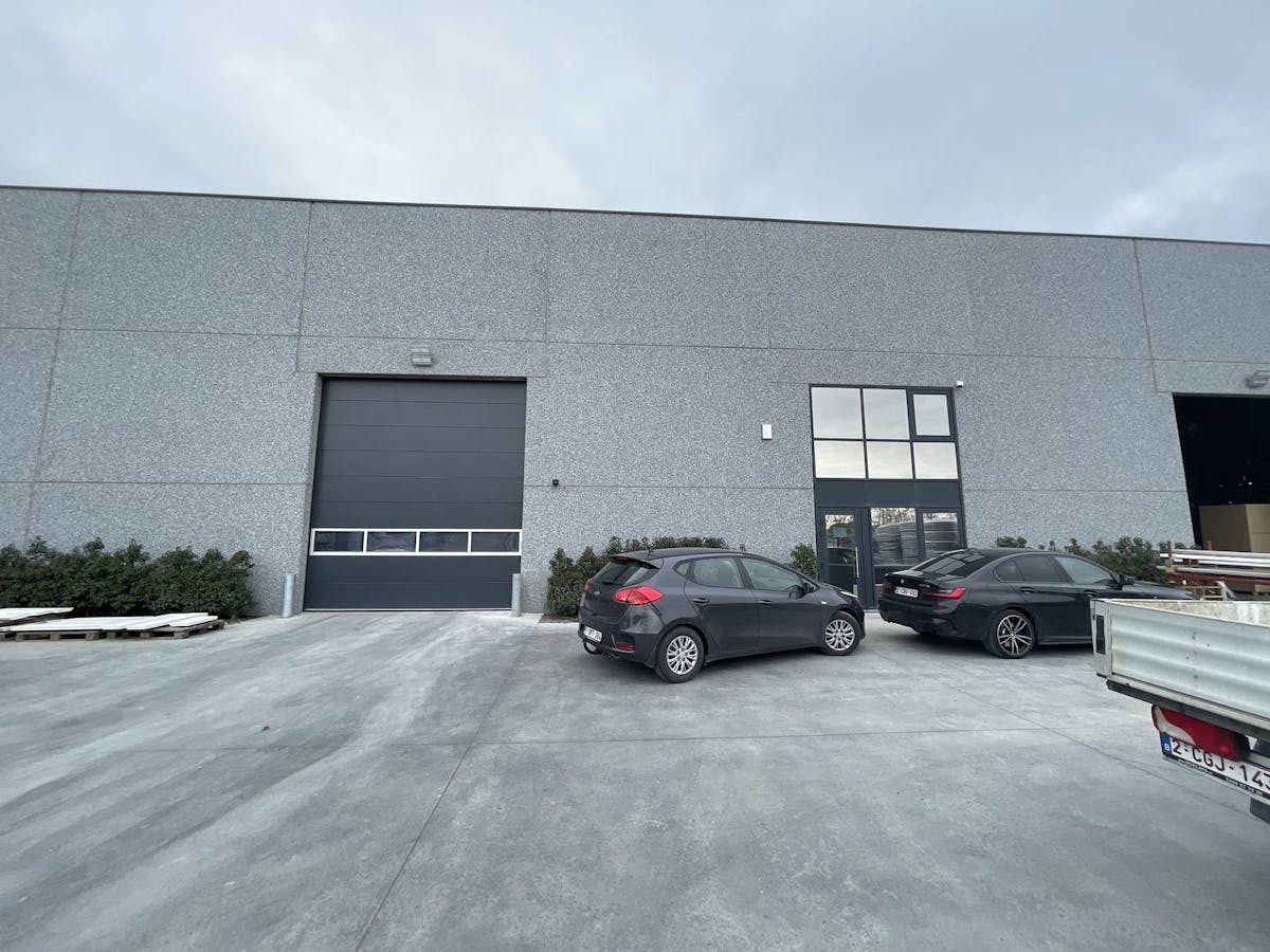 Magazijnen (540 en 684 m²) met kantoren te huur in Kruisem - foto 2
