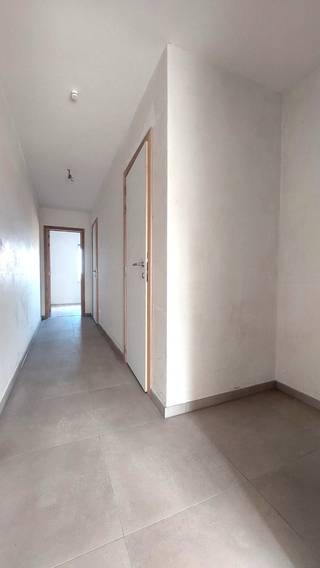 Ontdek dit modern en lichtrijk nieuwbouwappartement in de stijlvolle Residentie Fritz Vincke,ideaal gelegen in het hart van Bredene Dorp.Het...