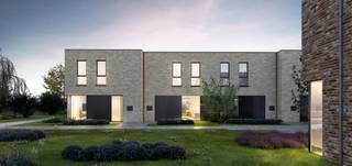 Ontdek dit stijlvolle woonproject in de Sint-Jansstraat / Kardinaal Schottestraat in Beveren-Leie, waar moderne en traditionele architectuur harmonieus samenkomen. De gevarieerde woningen zorgen voor een aantrekkelijk straatbeeld en een warme, aangename woonomgeving.Elke woning beschikt over 3 slaapkamers, een ruime leefruimte en een ingerichte badkamer, afgestemd op hedendaags wooncomfort. Daarnaast geniet je van een privatieve tuin, ideaal om tot rust te komen en volop van het buitenleven te genieten. Ook aan praktisch gemak is gedacht, met voldoende parkeergelegenheid voor bewoners en bezoekers.Dankzij de mooie mix van bouwstijlen, de doordachte inrichting en de vlotte bereikbaarheid vormt dit project een ideale thuisbasis voor wie kwaliteitsvol en zorgeloos wil wonen in Beveren-Leie.Meer informatie gewenst over dit project?Contacteer ons via: emiel@immobeguin.be