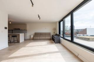 Unieke kans: Ruime duplex van 190 m² met zonnig terras van 30 m² Bent u op zoek naar een moderne, energiezuinige woonst met alle comfort van...