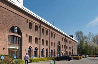 Beautiful office space for rent located near the centre of Waterloo between the N5 and the Ring. The building is easily accessible by public...