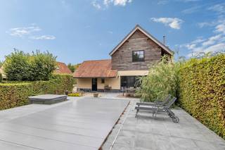 In een groene, rustige omgeving vind je deze uitzonderlijke woning met maar liefst vijf slaapkamers en drie badkamers. Dankzij twee aparte...