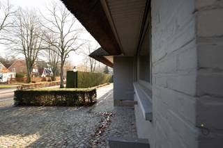 Ideale woon-werkcombi: Ruime karaktervolle villa met praktijk of als kangoeroewoning met Zuidwest tuin. Gelegen in het residentiële Schilde-Bergen...