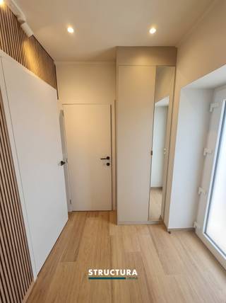 BEZOEKEN ZIJN ENKEL IN TE PLANNEN ONLINE VIA ONZE WEBSITE www.structura.bePrachtige energiezuinige woning TE HUUR in een rustige straat te...