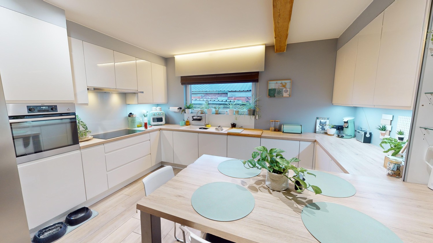 Te koop: Goed draaiende frituur mét gerenoveerde woning in het hart van Zingem - foto 1