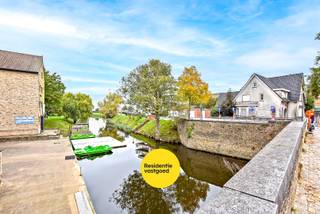 Energiezuinig appartement in hartje Diksmuide!<br /><br />Dit instapklare appartement bevindt zich in Residentie Polderzicht, op wandelafstand van de Grote Markt en diverse winkels.<br /><br />Via de inkomhal kom je binnen in de lichtrijke leefruimte met aansluitend een gezellig balkon. De volledig ingerichte keuken met handige berging biedt alle comfort.<br /><br />Het appartement beschikt over twee slaapkamers, waarvan één met toegang tot een ruim, zuid-gericht terras. De badkamer is uitgerust met een douche en een badkamermeubel met dubbele lavabo.<br /><br />Op het gelijkvloers is er bovendien een extra bergruimte voorzien.<br /><br />Het appartement is zowel een interessante investeringsopportuniteit als een aangename woonst voor eigen gebruik.<br /><br />Interesse? Maak dan nu een afspraak voor een bezoek ter plaatse.<br /><br />Neem voorsprong met een vrijblijvende en gratis schatting van uw eigendom via:<br />http://www.residentievastgoed.be/gratisonlineschatten<br /><br />EPC: B (Ref: NI26864)