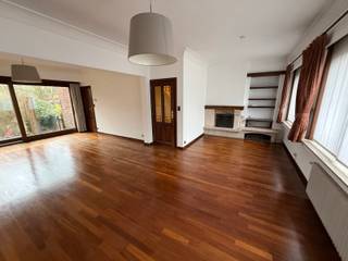 Immo Pické biedt U deze energiezuinige en goed gelegen woning aan in Dilbeek, in de directe omgeving van openbaar vervoer, scholen, winkels en...