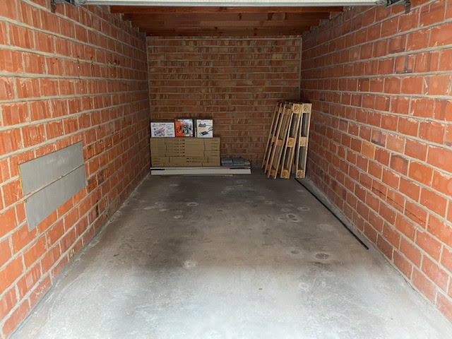 Droge garagebox met kantelpoort - centrum Harelbeke te huur via - EXPERT IMMO - photo 4