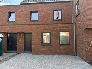 2 Nieuwbouwwoningen  te Broekstraat 245 en 247 Eine, Oudenaarde INDELINGJe komt de gesloten bebouwing binnen langs de inkomhal met...