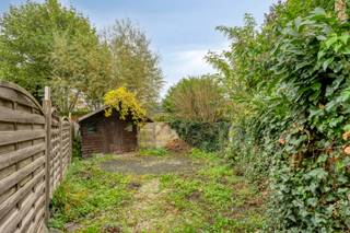 <h4>🌿 <strong>Extra troeven</strong></h4>
<ul>
<li>
<p><strong>Zonnepanelen met certificaten</strong></p>
</li>
<li>
<p><strong>Ruime tuin én dakterras</strong></p>
</li>
<li>
<p><strong>Veel potentieel</strong> – geschikt als investering of voor eigen gebruik</p>
</li>
<li>
<p><strong>Gunstige ligging</strong> tussen <strong>Mechelen en Leuven</strong>, met vlotte verbindingen</p>
</li>
</ul>