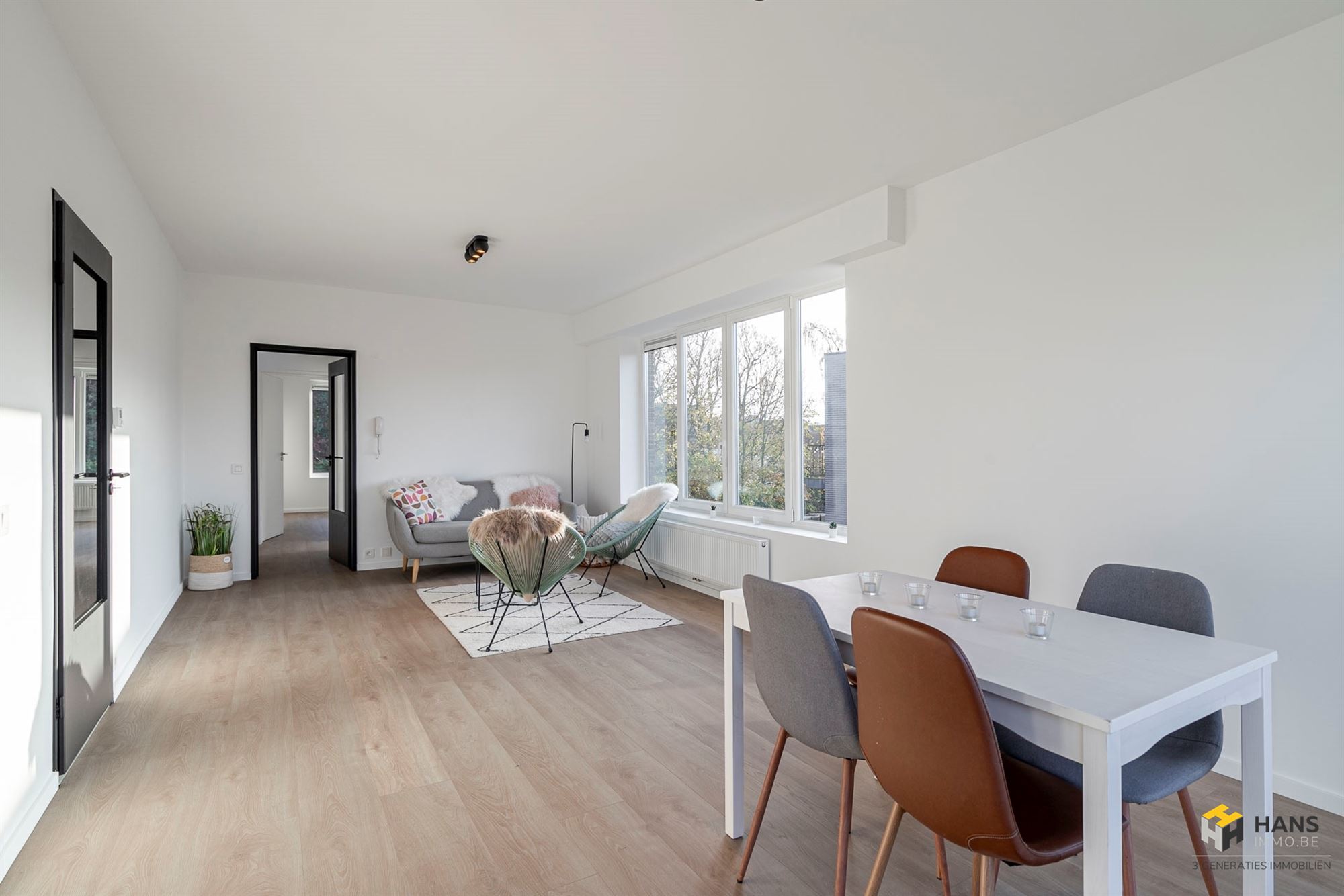 Gerenoveerd hoekappartement (92 m²) met 3 slaapkamers en garage in Ekeren. - foto 4