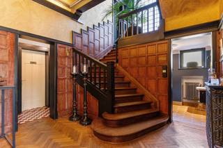 Op een strategisch gelegen domein van circa 80 are in Heusden-Zolder bevindt zich Villa Zwart Goud, een architecturaal icoon in Art Deco-stijl...