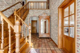 Ontdek deze uitzonderlijke woning in Diepenbeek, waar rust en privacy op een riant perceel samenkomen met een toplocatie op wandelafstand van...