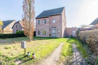 Deze landelijk woning bevindt zich in een rustig doodlopend straatje aan de rand van de stad Sint-Niklaas op een royaal perceel en combineert...