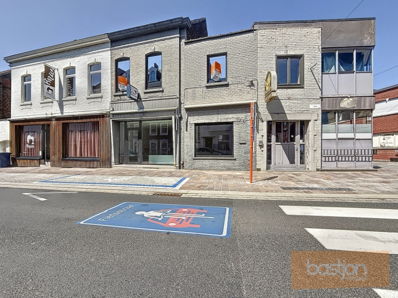 🏡 Te Koop in het Hart van Zwevegem – Handelspand met Woonst en Garage! - foto 1