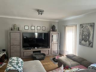 Op zoek naar een goed onderhouden en veelzijdige woning met maar liefst 3 slaapkamers én als extra commerciële mogelijkheden?Deze charmante woning...