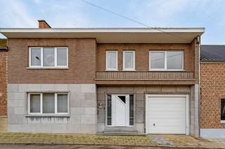 Deze ideale, instapklare gezinswoning is gelegen in Halle-Booienhoven, deelgemeente van de stad Zoutleeuw.De woning beschikt over een ruime inkomhal...