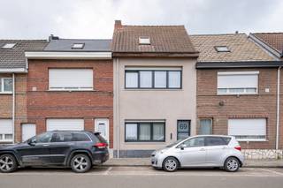 Deze ruime woning is gelegen in een aangename en kindvriendelijke woonwijk. De woning geniet van een mooi uitzicht op een natuurgebied, wat zorgt...