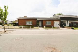 Welkom in deze charmante woning in hartje Roeselare, een uitstekende keuze voor wie op zoek is naar knusse gezinswoning met potentieel. Deze...
