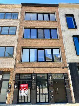 Interessant pand voor uw horeca of commercieel project: dit gelijkvloers van ca 62m2 (15meter diep) + mogelijkheid terras, is gelegen aan...