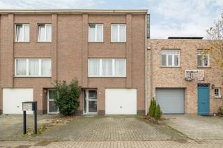 Deze ruimtelijke gezinswoning is gelegen in een rustige straat in Herent en biedt een aangename combinatie van comfort, ruimte en een...