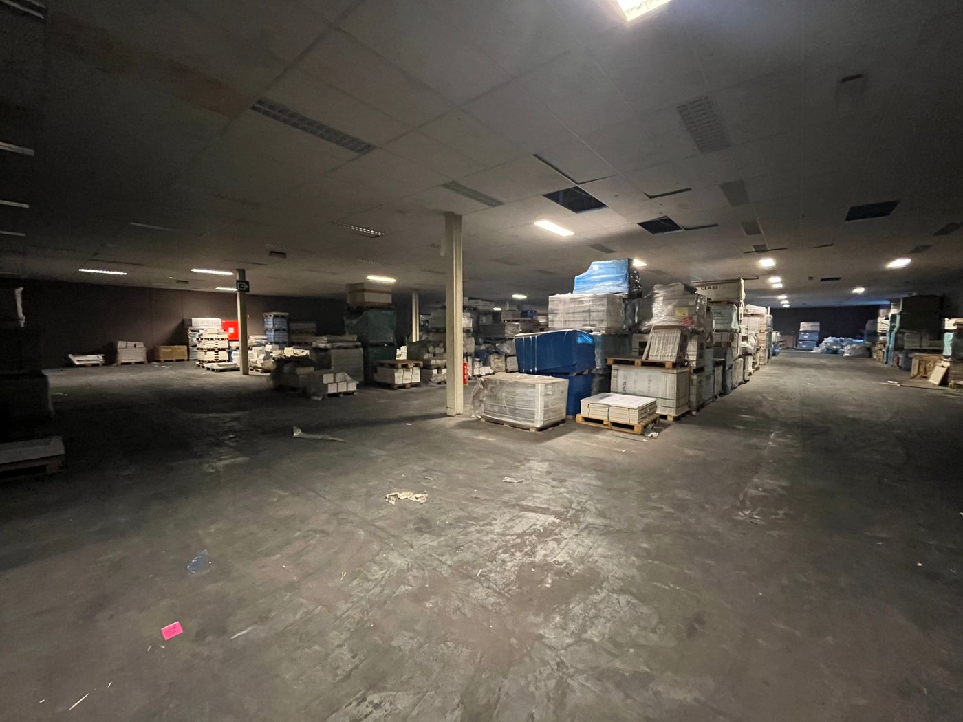 Uitstekend gelegen showroom/magazijn van 1.441 m² nabij de E17 - foto 5