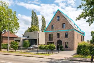 Te koop in residentie "Aiden": Schitterend duplex dakappartement (2e en 3e verdieping) van +/- 157m² met woonkamer en leefkeuken open tot de nok,...