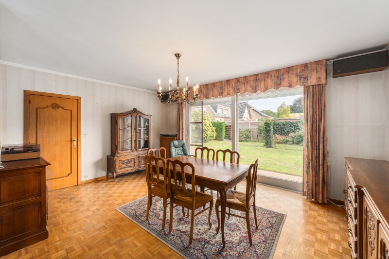 Roeselare. Uitzonderlijke ruime driegevelwoning met 5 slaapkamers en bureel, rustige straat en centraal gelegen. Zuidelijke tuin. Ideaal voor gezinnen / thuiswerkers. - foto 4