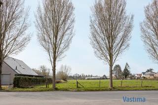 Droom je van een woning die volledig jouw stijl en wensen weerspiegelt? Dan is dit jouw kans. Op deze prachtig gelegen grond creëer je moeiteloos...