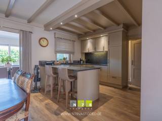 <strong>HALFVRIJSTAANDE WONING MET NAASTGELEGEN TOONZAAL TE NEEROETEREN.</strong><br /><br /><strong>TROEVEN</strong><br />- Goed onderhouden woning met 3 slaapkamers en een oppervlakte van 110m².<br />- Toonzaal van 140m².<br /><span>- Ideaal</span><span> voor gezinnen, zelfstandigen of wie op zoek is naar ruimte voor hobby’s of praktijk aan huis.</span><br />- Energielabels C.<br />- Airco.<br />- Ondergrondse parkeergarage (2 autostaanplaatsen).<br /><span>- Parkeergelegenheid aan de voorzijde.</span><br /><br /><strong>VERDIEPING-1</strong><br />- Kelderruimte (6,00m x 7,80m = 46,80m²): traphal, wasplaats, CV-ruimte.<br />- 2 Autostaanplaatsen. <br /><br /><strong>GELIJKVLOERS<br /><span>TOONZAAL (140m²)</span><br /></strong>- Open ruimte voorzien van een apart bureau en toilet, laminaat, novilon, tapijt.<br /><strong><br /></strong><span><strong>WONING</strong></span><br />- Inkomhal (3,10m x 2,30m = 7,13m²): eiken trap naar verdieping 1, granieten vloer.<br />- Woonkamer (3,60m x 7,50m = 27,00m²): ingebouwd TV-meubel (onderkast, lade), sierhaard, airco, schuifpui naar veranda, keramische tegelvloer.<br />- Veranda (3,00m x 5,00m = 15,00m²): schuifpui naar terras, tegelvloer.<br />- Keuken (3,45m x 2,70m = 9,32m²): onder- en bovenkasten, vaatwasser, inductiekookplaat, dampkap, koelkast, combi-oven, spoelbak, keramische tegelvloer.<br />- Toilet (1,00m x 1,60m = 1,60m²): gedeeltelijke wandbetegeling, granieten vloer.<br />- Achterinkom ((1,00m x 3,65m) + (1,15m x 1,26m) = 5,10m²): granieten vloer.<br /><br /><strong>VERDIEPING +01</strong><br />- Overloop (2,25m x 2,40m = 5,40m²): granieten vloer.<br />- Badkamer (2,40m x 2,20m = 5,28m²): badkamermeubel (lavabo, onderkast, kolomkast), hangtoilet, douche, volledige wandbetegeling, tegelvloer.<br />- Slaapkamer 1 ((2,65m x 1,26m) + (1,50m x 1,00m) = 4,84m²): laag inbouwkastje, zolderluik, laminaat.<br />- Slaapkamer 2 (3,00m x 4,22m = 12,66m²): grote inbouwkast, laminaat.<br />- Slaapkamer 3 (3,70m x 3,45m = 12,77m²): laminaat.<br /><br /><strong>VERDIEPING +02</strong><br />- Zolderruimte (6,00m x 4,40m + 3,10m= 29,50m²): geïsoleerd dak, betonvloer.<br /><br /><strong>EXTERIEUR</strong><br />- Terras. <br />- Beklinkerde oprit met aan de achterzijde toegang tot de inpandige garage. <br />- Parkeergelegenheid aan de voorzijde. <br /><br />Bekijkt u deze advertentie via een aanverwante vastgoedsite, surf dan zeker naar onze website www.N78vastgoed.be voor een uitgebreide beschrijving en foto's. Meer info: +32 (0)89 86 18 88 of info@N78vastgoed.be.