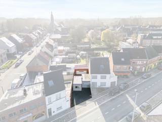 <p>Op zoek naar de ideale plek om uw droomwoning te realiseren? Deze bouwgrond in Gijzegem biedt een uitstekende opportuniteit voor het oprichten van een gesloten bebouwing, gelegen op een bijzonder gunstige locatie nabij een belangrijke invalsweg. Hierdoor geniet u van een vlotte bereikbaarheid richting Aalst, Dendermonde en omliggende gemeenten.</p>

<p>Het perceel heeft een oppervlakte van 176 m² en is perfect geschikt voor een moderne en energiezuinige gezinswoning. Dankzij de doordachte ligging combineert deze bouwgrond praktische bereikbaarheid met een aangename woonbeleving.</p>

<p>Een extra troef is het mooie zicht op groen, wat zorgt voor een rustgevend gevoel. Winkels, scholen en openbaar vervoer bevinden zich in de directe omgeving en zijn vlot bereikbaar.</p>

<p>Kortom, deze bouwgrond vormt de perfecte basis voor wie op zoek is naar een goed gelegen perceel met potentieel, in een aangename en groene omgeving.<br /><br />P-score: B<br />G-score: B</p>

<p>Interesse? Neem gerust contact op voor meer informatie op 053 41 20 25.</p>