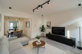 Voor meer info of een bezoek ter plaatse contacteer steven@copandi.be of bel 0498 61 58 86Gerenoveerde woning met gunstige ligging nabij winkels,...