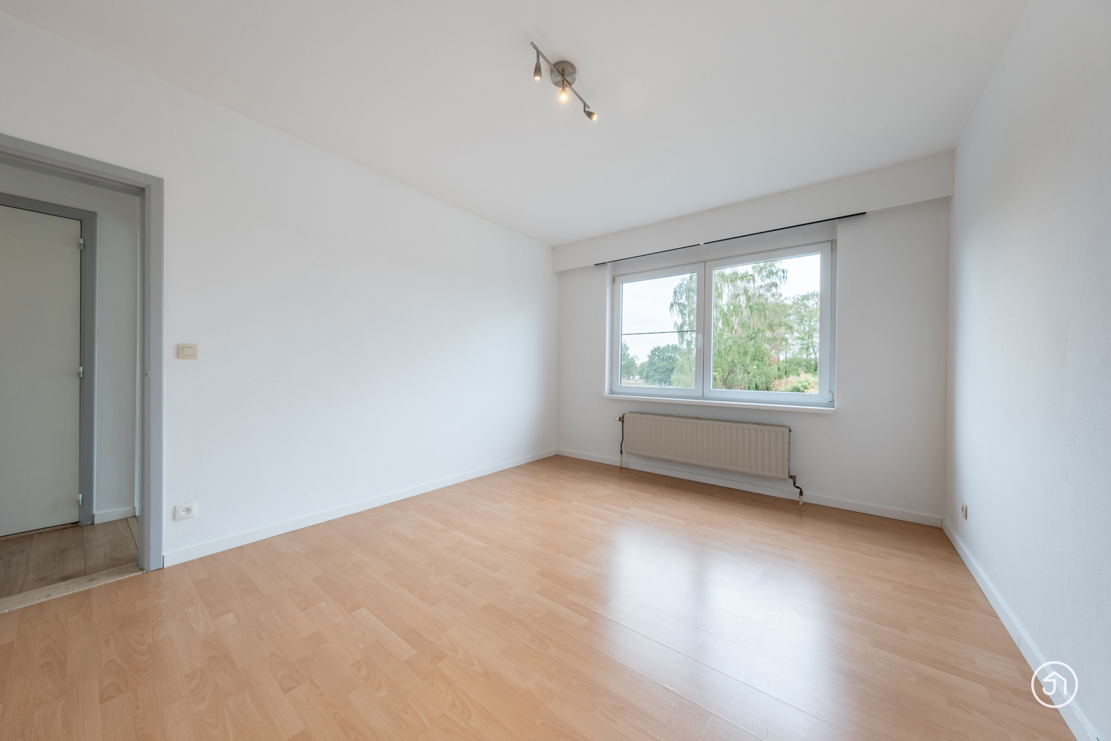 Modern appartement met garage op een rustige locatie - foto 4