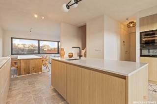 Sublieme duplex penthouse met zonneterras, gelegen op het hippe Zuid, op wandelafstand van het Museum van Schone Kunsten.Bij het binnenkomen van deze...