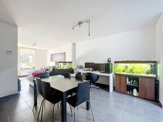 Rustig gelegen woning met 3 SLPK én Terras!Deze charmante woning is ideaal gelegen in een doodlopende straat die omringd wordt door een rustige en...