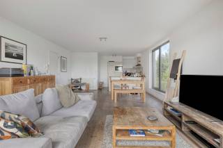 Ruim appartement op het eerste verdiep met 3 slaapkamers. Dit 2-slaapkamerappartement van 2013, gelegen op een rustige groene site is op zoek naar...