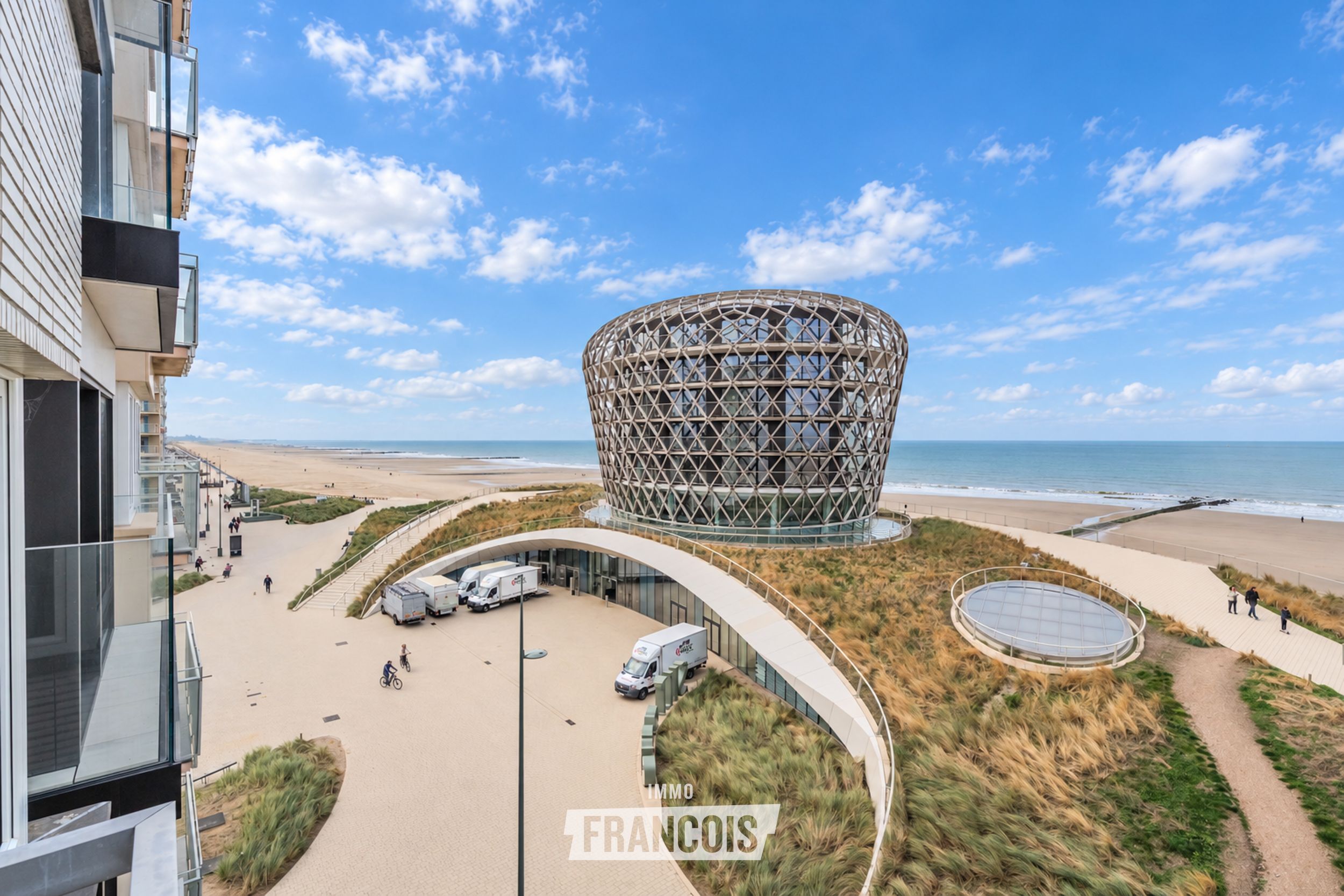 Gemeubeld 1-slaapkamerappartement met frontaal zeezicht op de Zeedijk in Middelkerke - foto 4