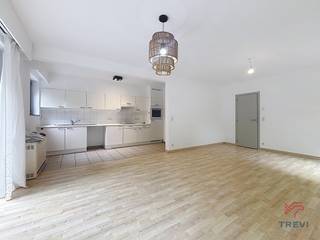 EIGENBRAKEL, vlak bij het openbaar vervoer en winkels, mooi appartement met 2 slaapkamers van ± 90 m²:Op de begane grond : * Hal met apart toilet *...